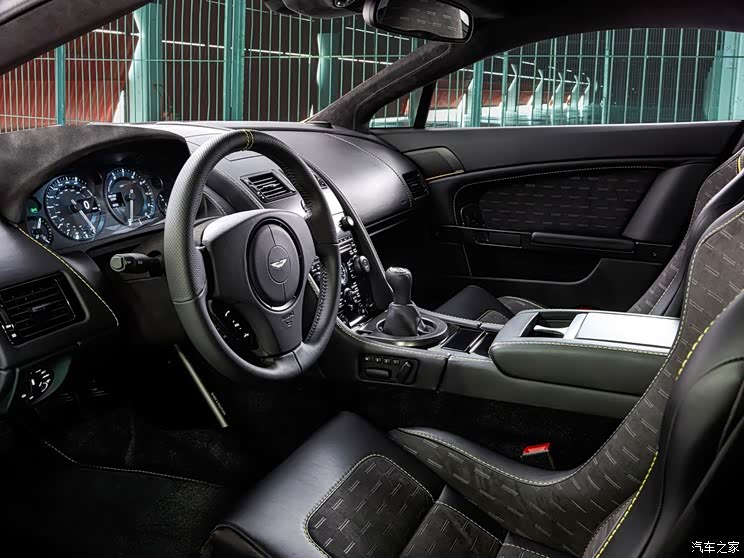 Aston martin aston martin V8 Vantage2015 4.7 N430