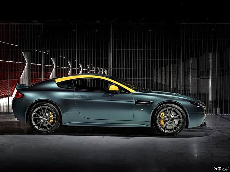 Aston martin aston martin V8 Vantage2015 4.7 N430